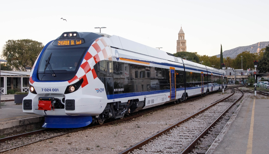 First hybrid electro-diesel train begins service on the Split–Zagreb route