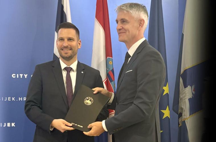 Signing of the contract for new trams for the City of Osijek