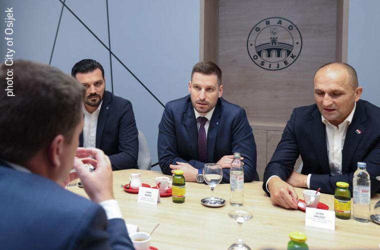 Signing of the contract for new trams for the City of Osijek