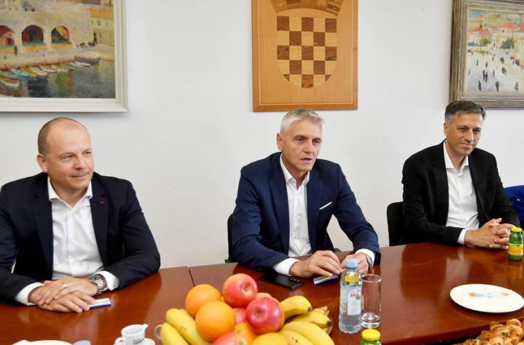 Završena prva faza izgradnje postrojenja za komercijalnu proizvodnju zelenog vodika u Rafineriji nafte Rijeka