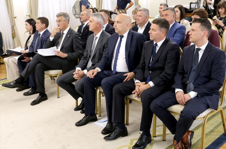 Potpisani ugovori o financiranju i kupoprodaji 6 baterijskih elektromotornih vlakova te izgradnji hibridne punionice u kolodvoru Kotoriba