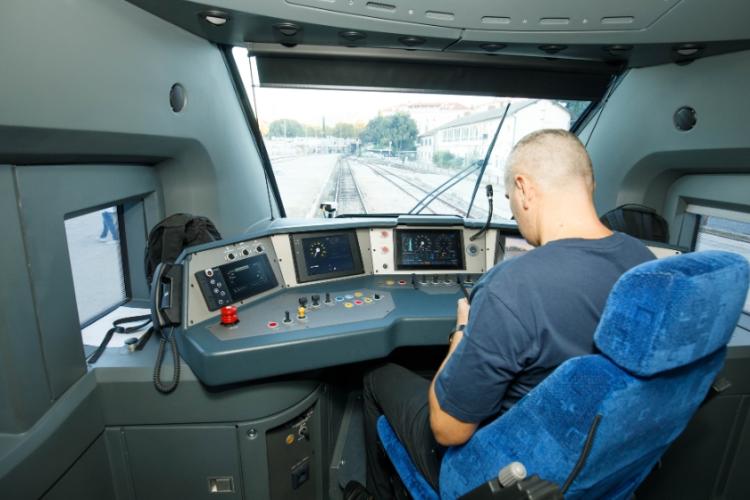 First hybrid electro-diesel train begins service on the Split–Zagreb route