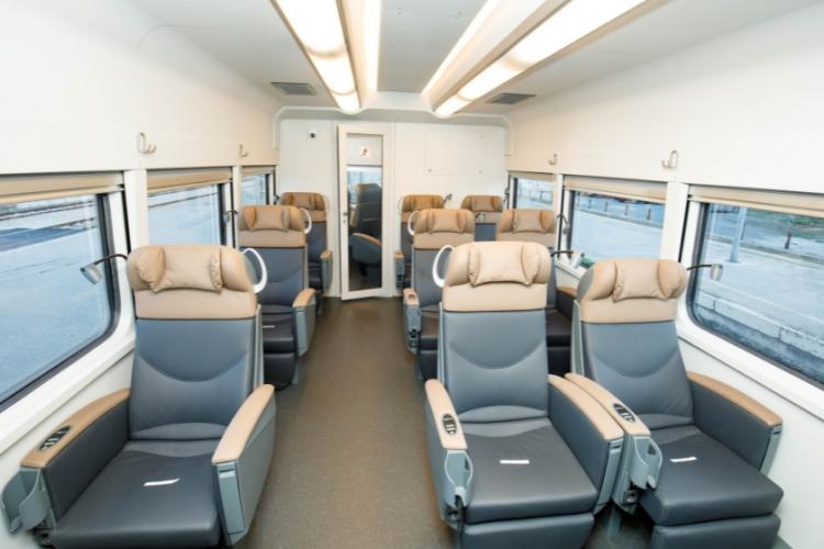 First hybrid electro-diesel train begins service on the Split–Zagreb route