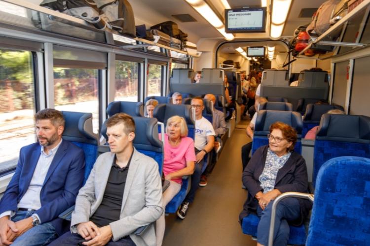 Prvi hibridni elektrodizelski vlak u prometu na relaciji Split – Zagreb