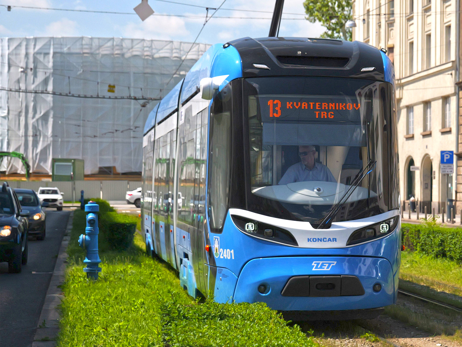 Low-floor tram