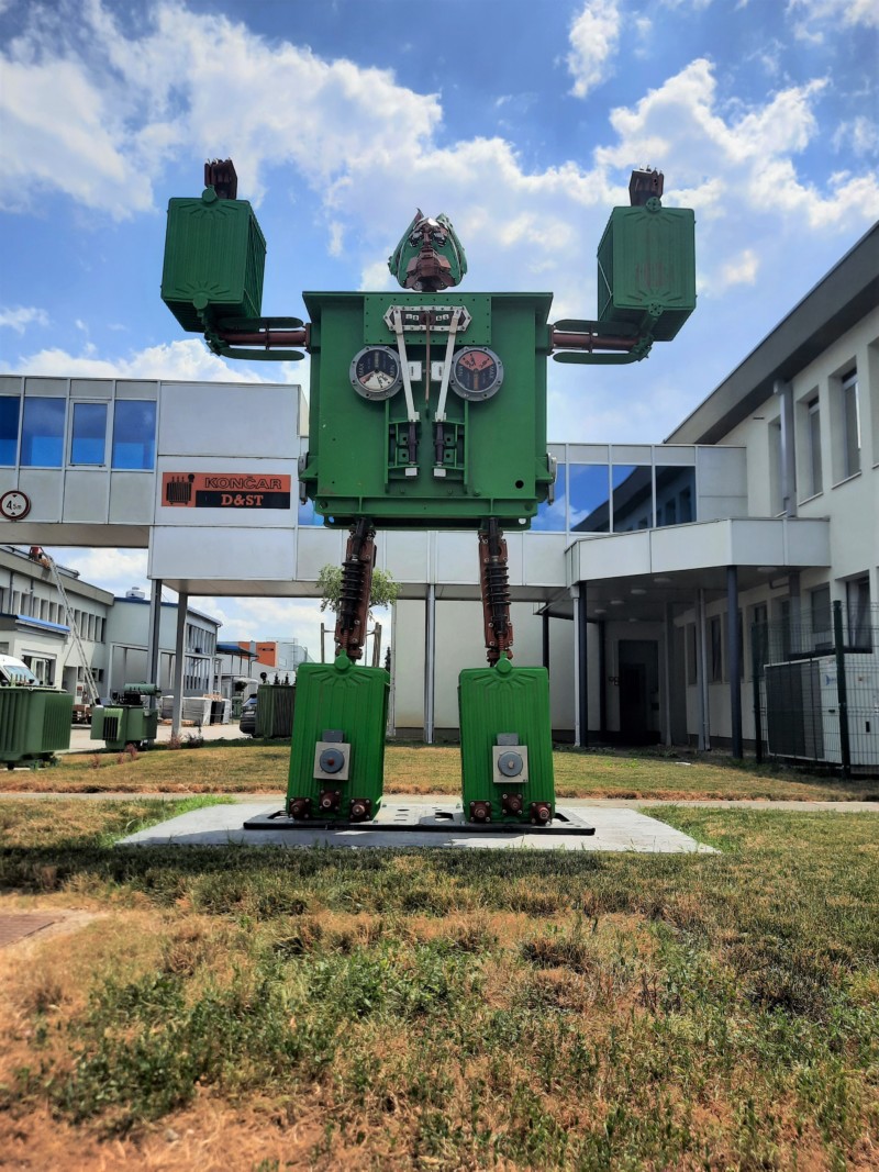Transforming waste into art: the first artistic sculpture from our transformer parts
